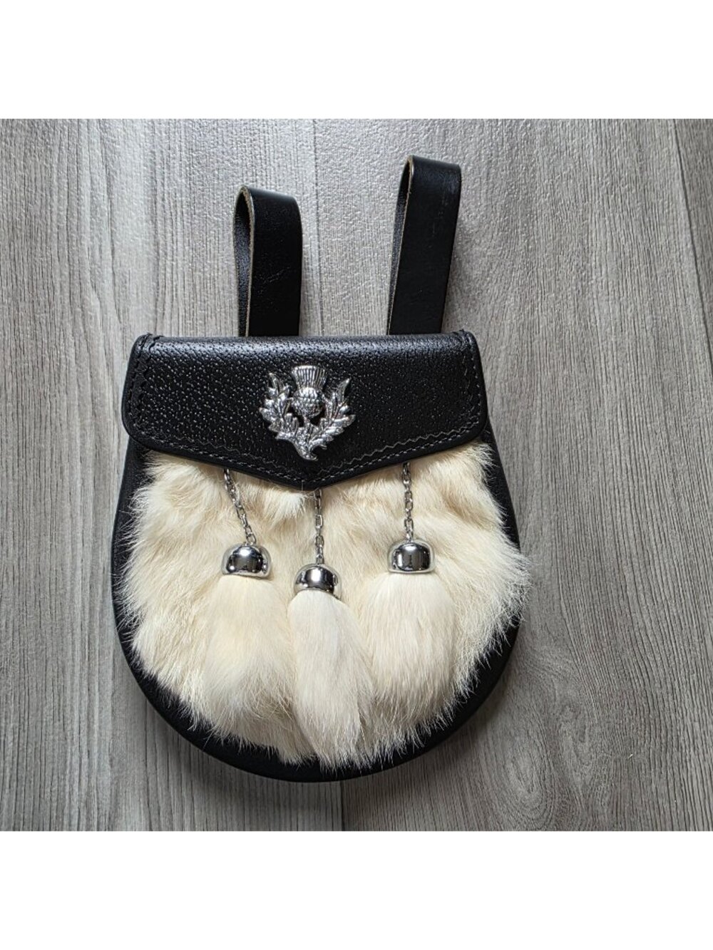 Scottish Sporran With Thistle Emblem & White Fur Tassels Real Leather Black Fini